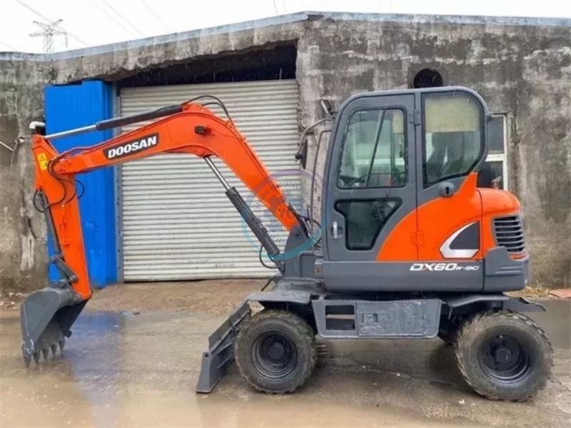 Mini Wheel Used Doosan Excavator DX60W-9C Second Hand 5700KG