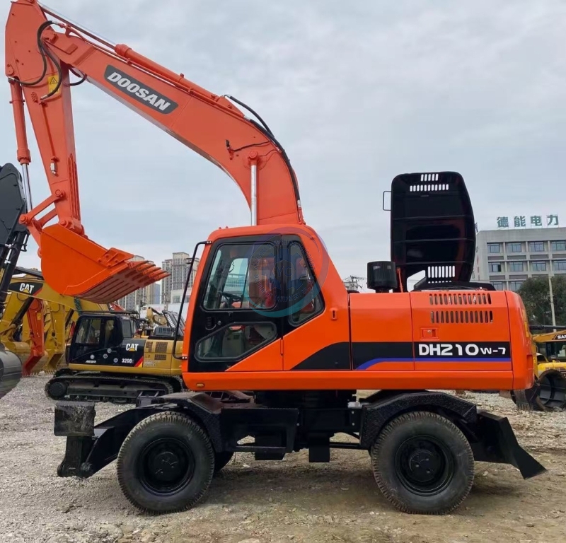 Used Doosan DH210W Excavator for Sale