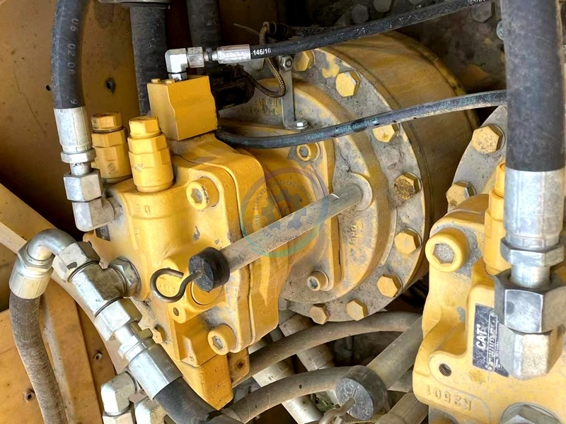Used CAT Heavy Equipment Crawler Excavator 374d  Digger for Sale