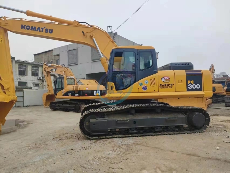 Good Quality Used Excavators komatsu Pc300-7 Japan Brand Second Hand Crawler Excavator 30ton Large Machine Cheap Price for Sale