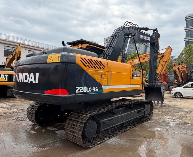 Used Hyundai 220 Excavator for Sale