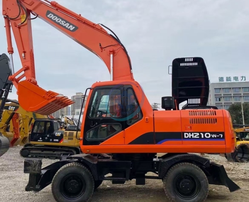 Used Doosan DH210W Excavator for Sale