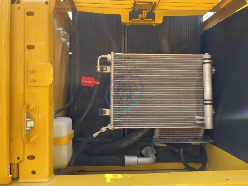 Japanese Hydraulic Used Komatsu PC200-8 Excavator Machine 2000KW 19Tonne