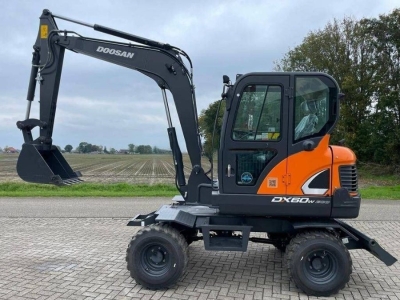 Rubber Wheel Used Doosan Excavator Machinery DX60W 5550KG