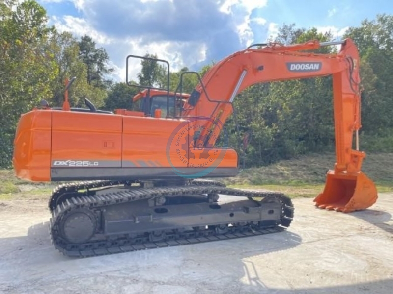 1900KW Doosan DX225LC Used Large Excavators Construction Digging Machine