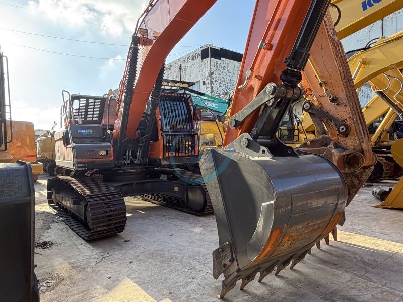 Used Doosan 225LCA Excavator for Sale