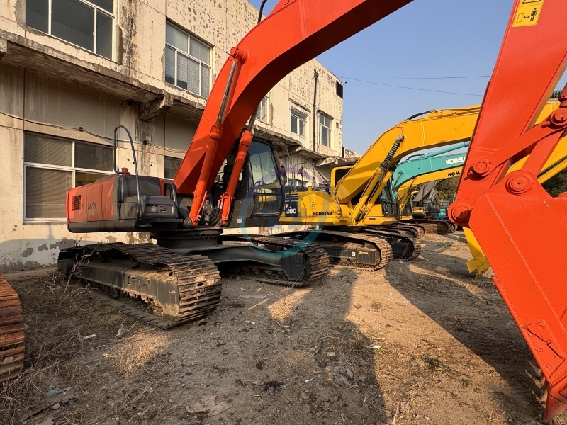 Used Hitachi 240 Excavator for Sale