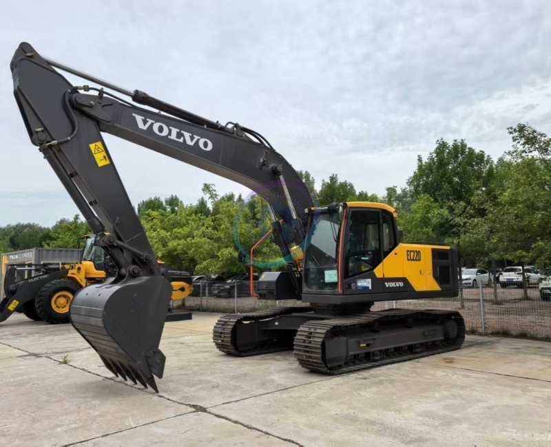 Used Volvo 220 Excavator for Sale