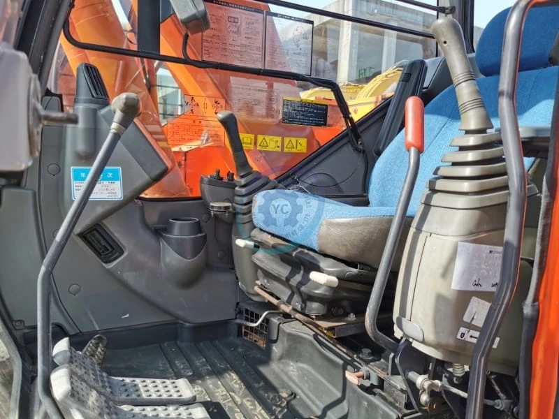 Little Working Hours Used Cheap Hitachi 135 Excavator