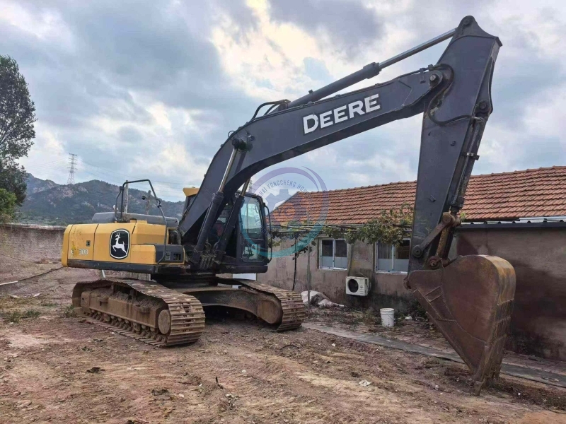 Used John Deere 210 Excavator for Sale