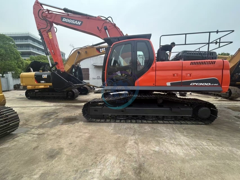 Used Doosan DX300 Excavator for Sale