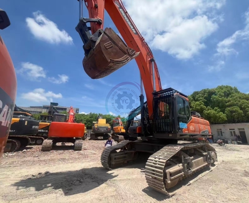 Used Doosan DX520 Excavator for Sale