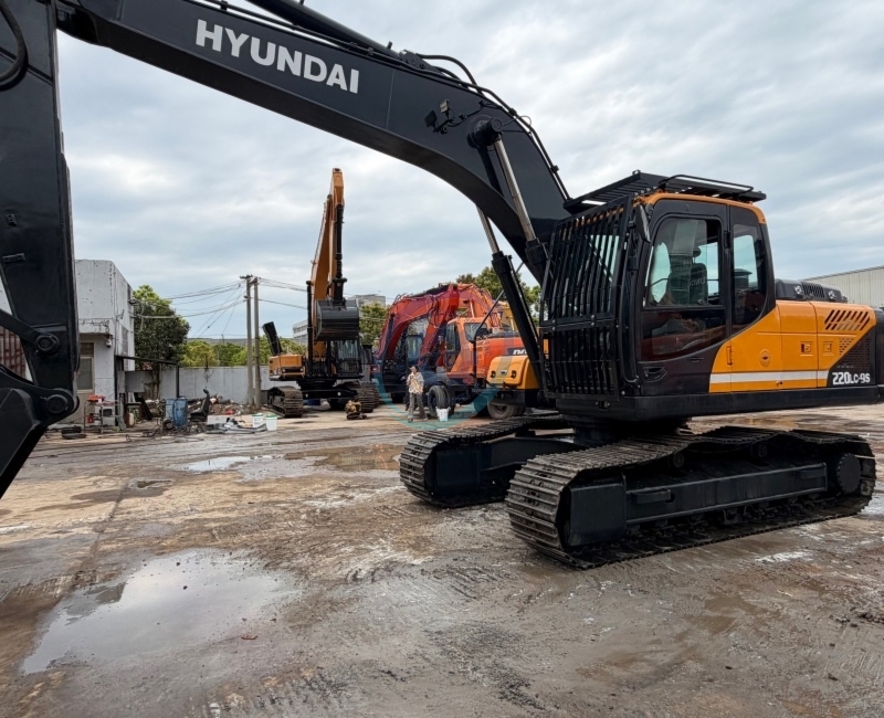 Used Hyundai 220 Excavator for Sale
