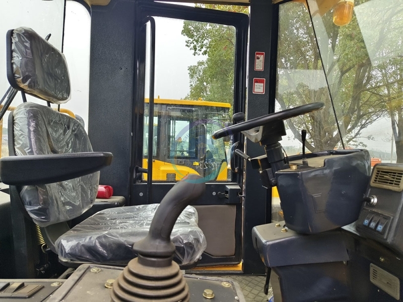 HIGH QUALITY and CHEAP PRICE  Used LiuGong 856 Wheel Loader for sale