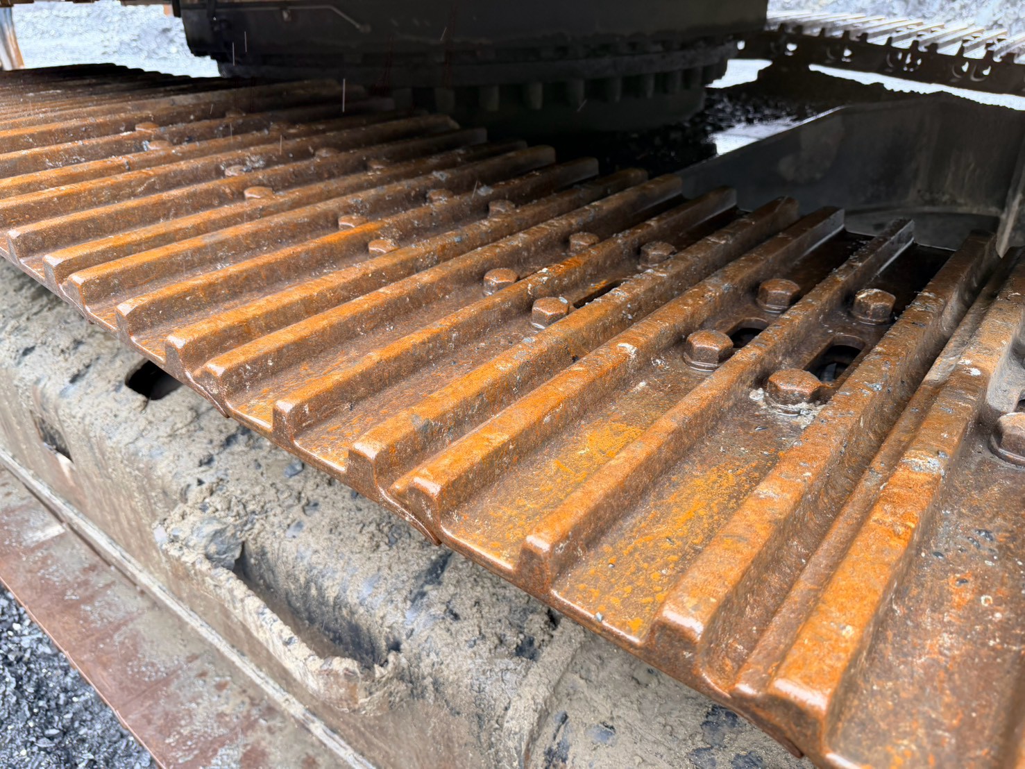 CAT 336F XE track shoes and undercarriage inspection