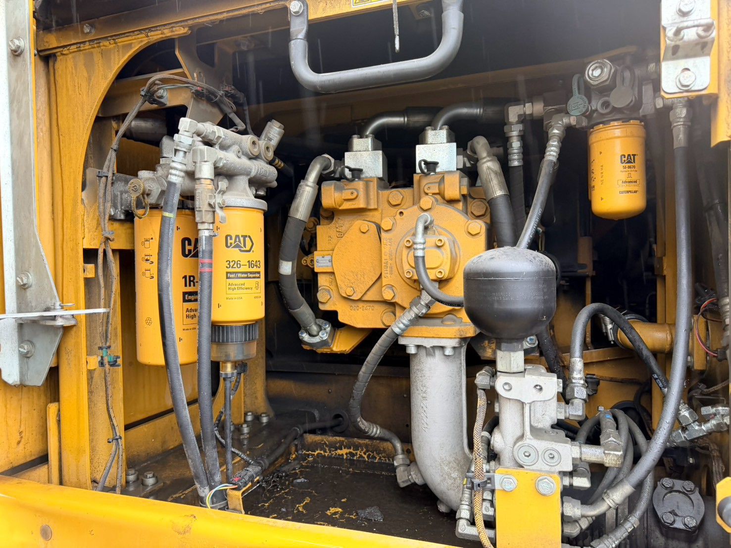 CAT 336F XE hydraulic pump and hose inspection